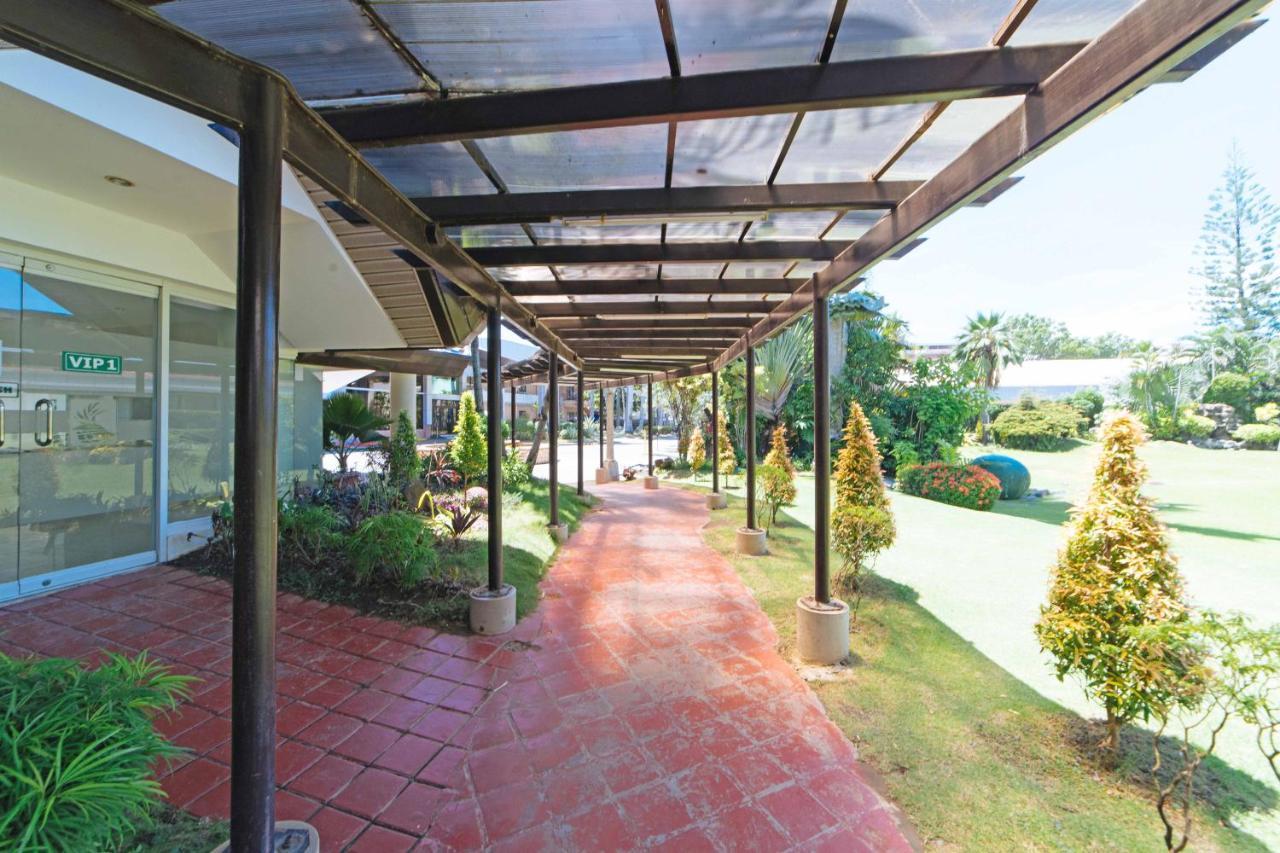 Hotel Reddoorz Premium @ The Ritz Garden Oases Davao Zewnętrze zdjęcie