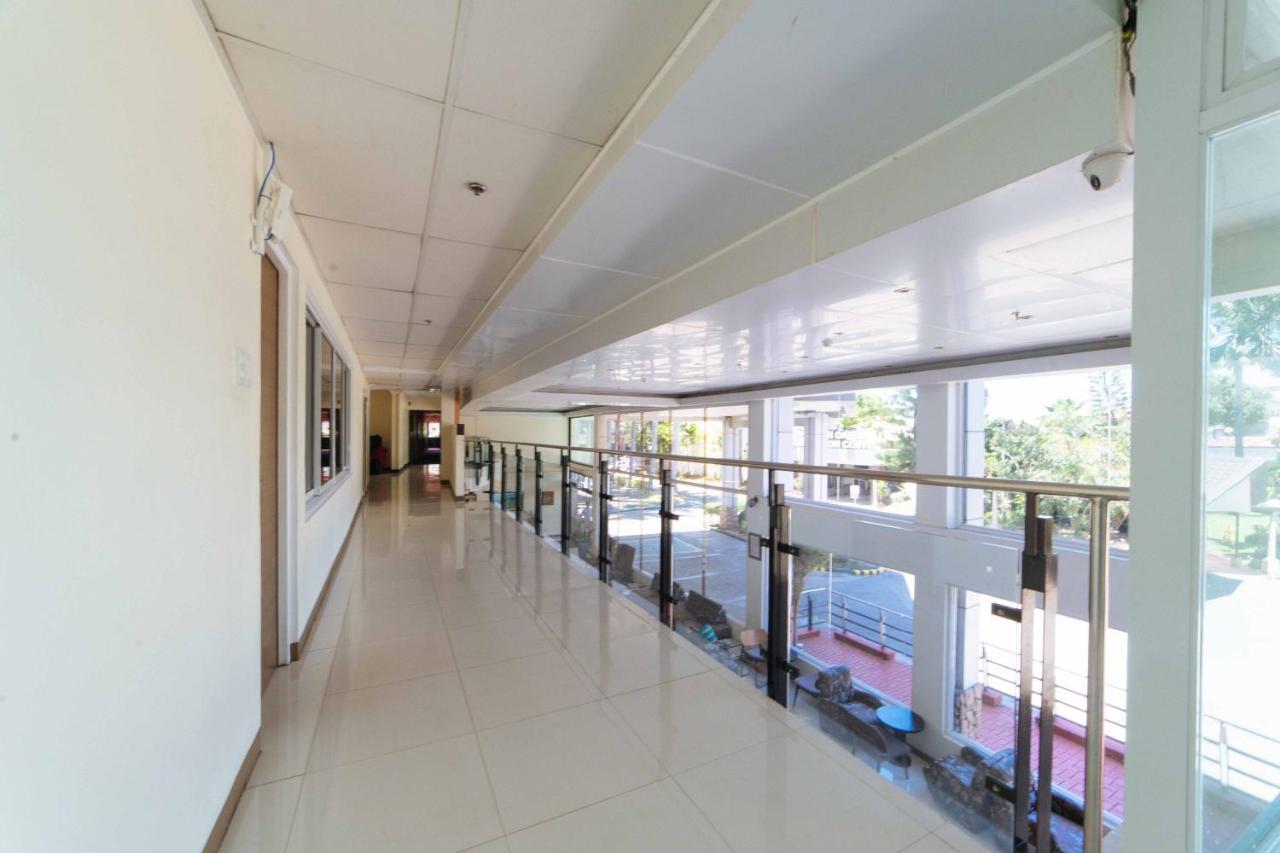 Hotel Reddoorz Premium @ The Ritz Garden Oases Davao Zewnętrze zdjęcie