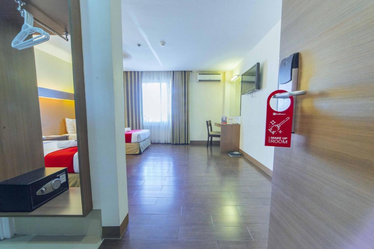 Hotel Reddoorz Premium @ The Ritz Garden Oases Davao Zewnętrze zdjęcie