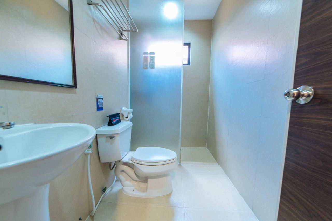 Hotel Reddoorz Premium @ The Ritz Garden Oases Davao Zewnętrze zdjęcie