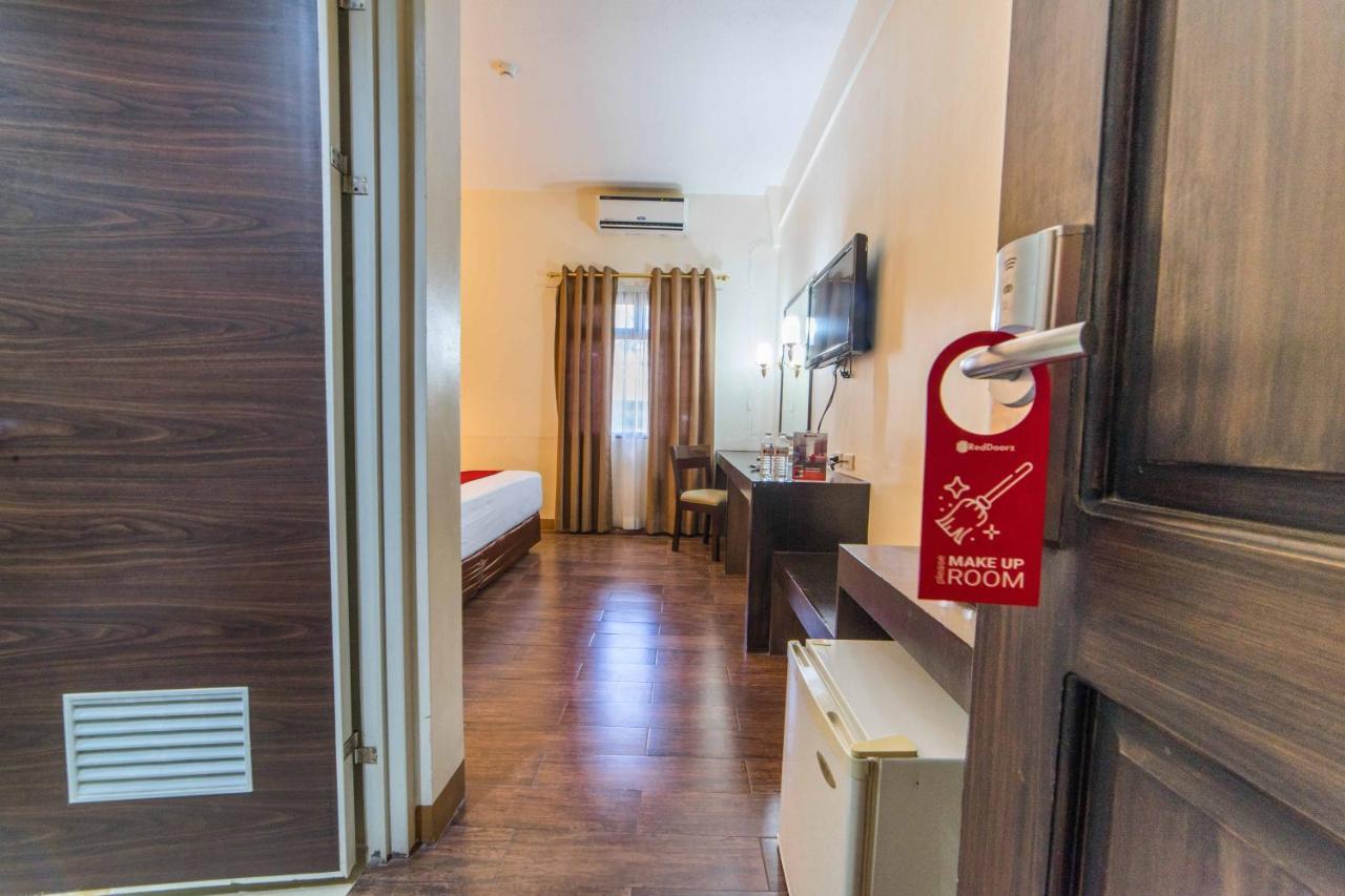 Hotel Reddoorz Premium @ The Ritz Garden Oases Davao Zewnętrze zdjęcie