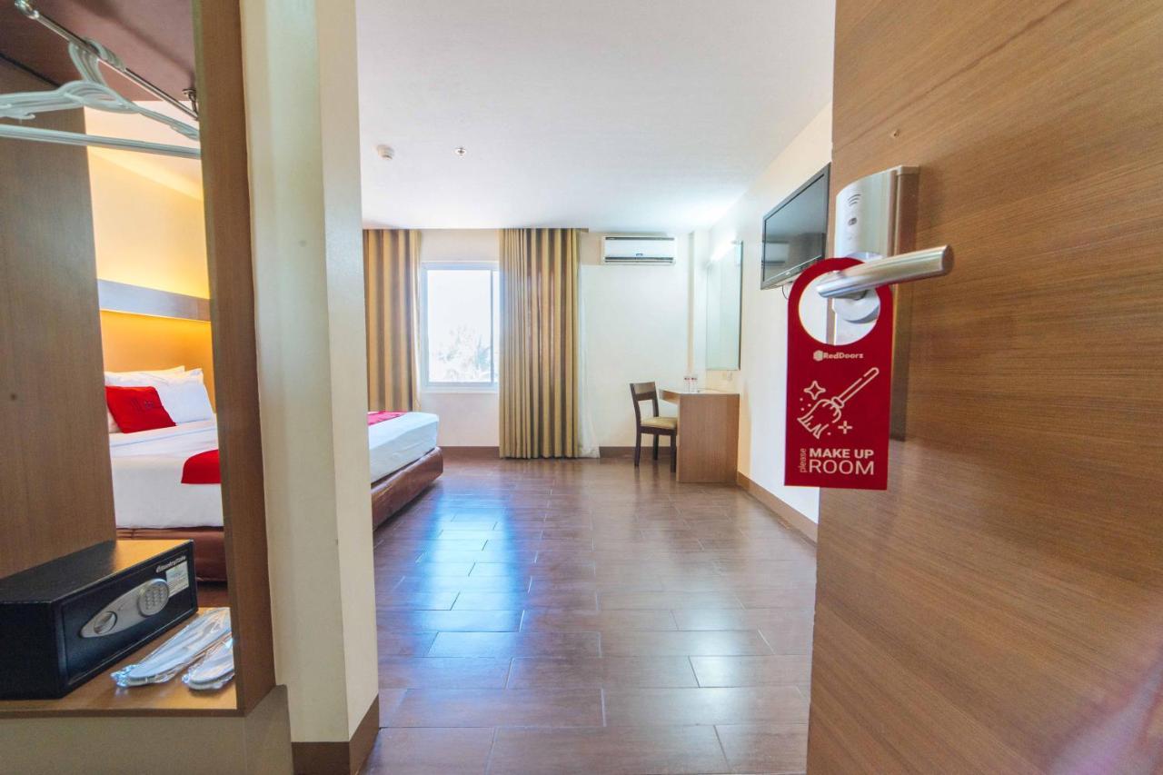 Hotel Reddoorz Premium @ The Ritz Garden Oases Davao Zewnętrze zdjęcie